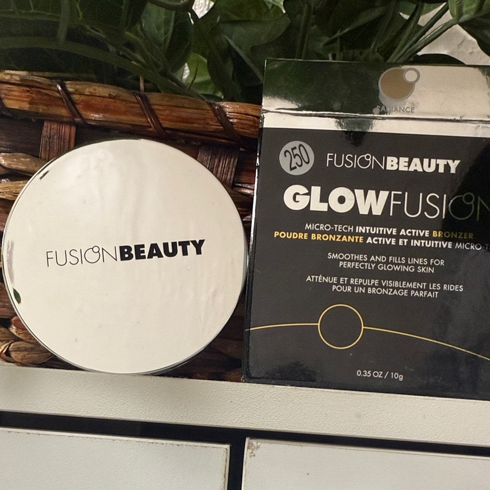 GlowFusion Bronzer - Black and White